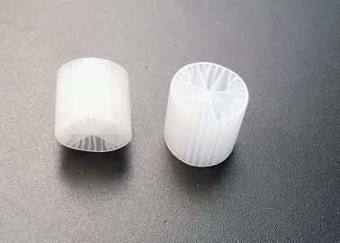 satın al Beyaz Renkli MBBR Filtre Medyası Bakire HDPE Malzemesi 15*15mm Boyut Balık Havuzu için Biyolojik Medya online manufacture