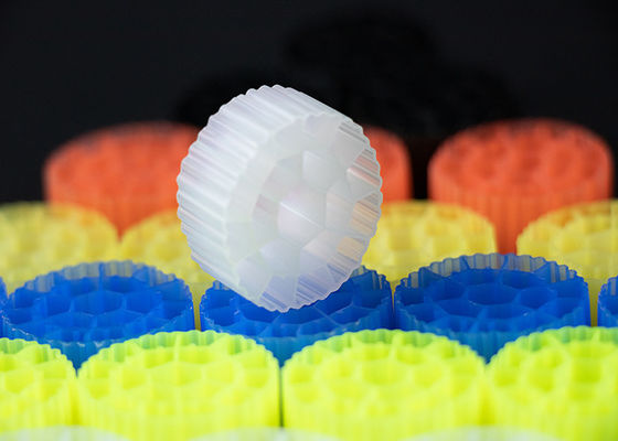 satın al Akvaryumlar için renkli veya özelleştirilmiş Plastik Hareketli Medya Filtresi Virgin HDPE Malzemesi online manufacture