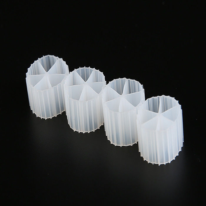 Uzun Servis Süresi MBBR Biyo hücre filtre ortamı 0.96g/cm3 - 0.98g/cm3 yoğunluk