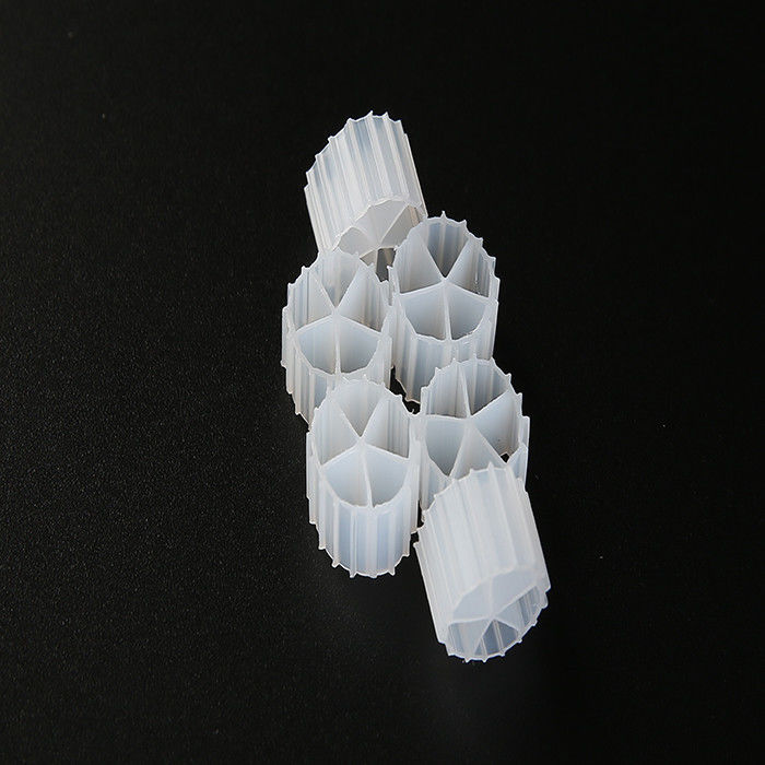 Yüksek Biyolojik Faaliyetli Beyaz Plastik Filtre Medyası HDPE Balık Havuzu için