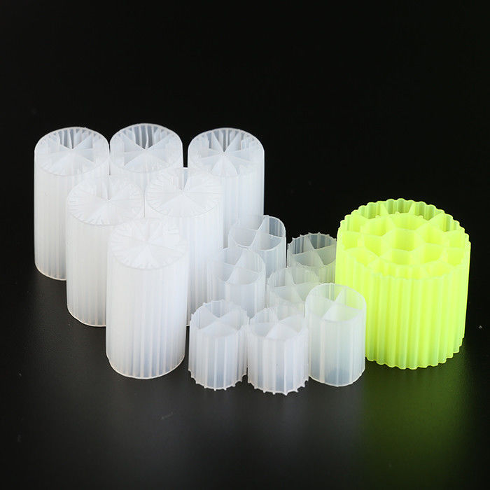 Akvaryum için siyah bakire HDPE malzemesi MBBR Plastik Filtre Medyası 25mm X 12mm