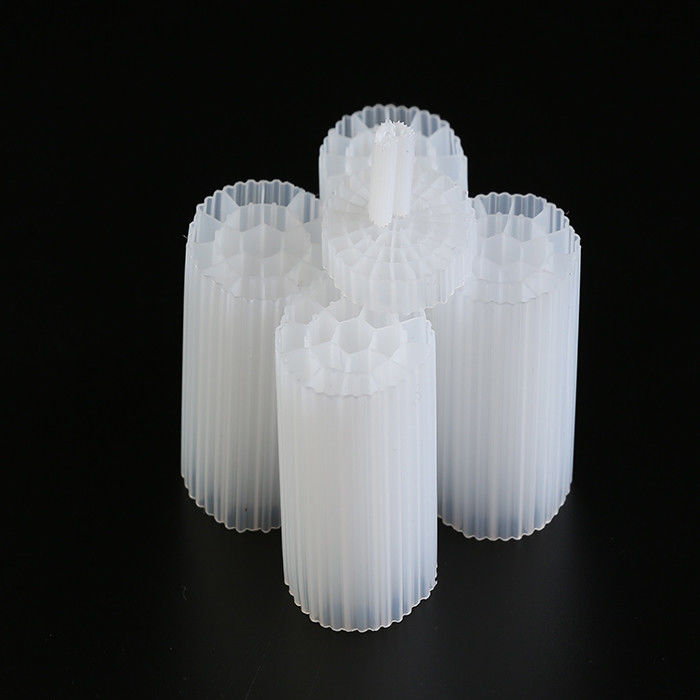 Plastik Akvaponik MBBR Filtre Medyası 25*12mm Boyut Su Arıtma Bio Cel Havuz için