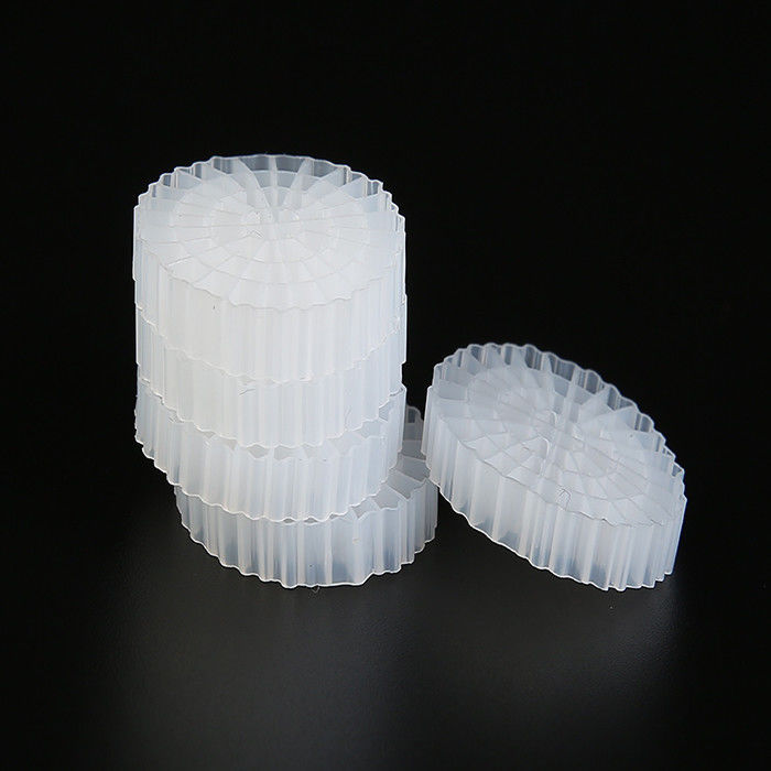 Atık su arıtma yüzen filtre ortamı 64 delikli K5 Bio ortamı bakire HDPE malzemesi ile
