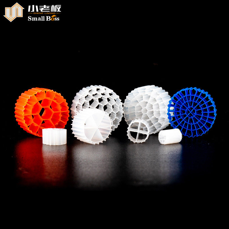 Aktif Kalıp MBBR Biyokütle Filtresi 25*10mm 38 Oda Su Somonları Kara Temelli Akvakültür Yüzen Taşıyıcı