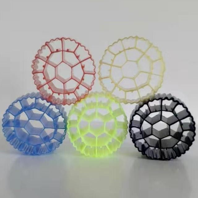 Akvaryum için siyah bakire HDPE malzemesi MBBR Plastik Filtre Medyası 25mm X 12mm