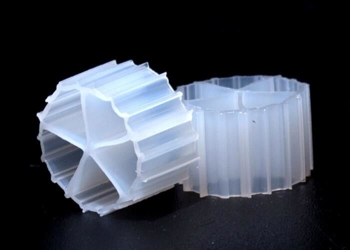 10*7mm MBBR Filtre Medyası Bakire HDPE Malzemesi Beyaz Renk Su Arıtma için Biyolojik Medyalar