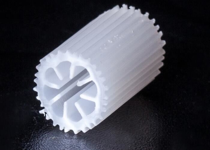 Ağır PE08 MBBR Filtre Medyası Virgin HIPS Malzeme Atık Su Arıtma için Beyaz renkli biyomasa medyası