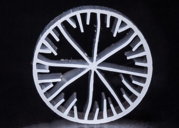 Virgin HDPE Malzemesi MBBR Bio Media Beyaz Renk 15 * 15mm Boyut Atık Su için