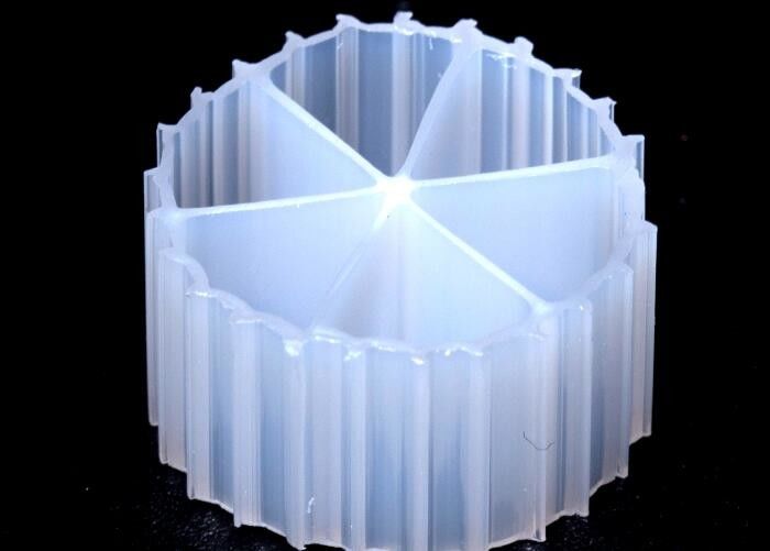 MBBR Yüzen Filtre Medyası Uzun Yaşam Süresi 0.96g/cm3 - 0.98g/cm3 yoğunluk