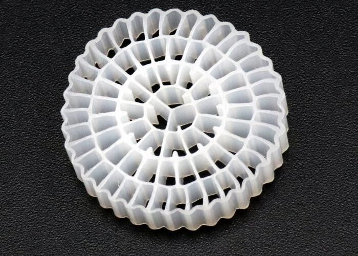 Bio Film Büyüme Hızlı K1 Mikro Filtre Medyası 25*10mm Herhangi Renkli HDPE Kaldnes