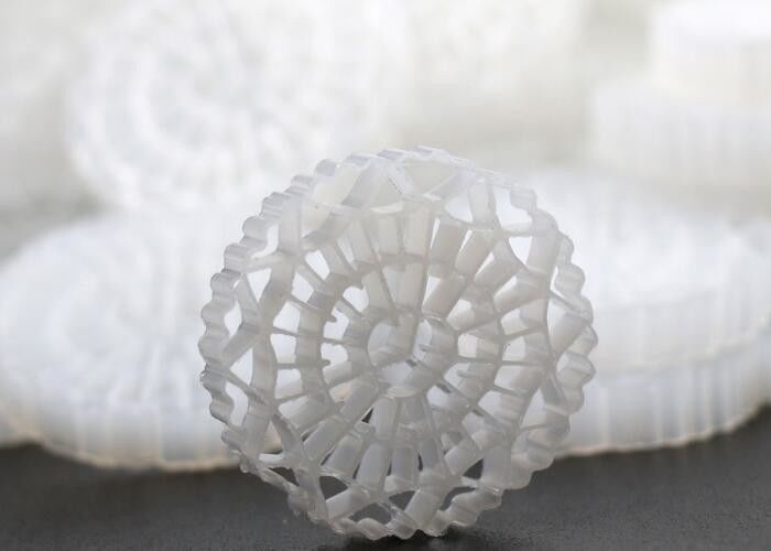 Endüstriyel Su Arıtma Biyo hücre Filtre Medyası Kara tabanlı MBBR Yüzen Taşıyıcı