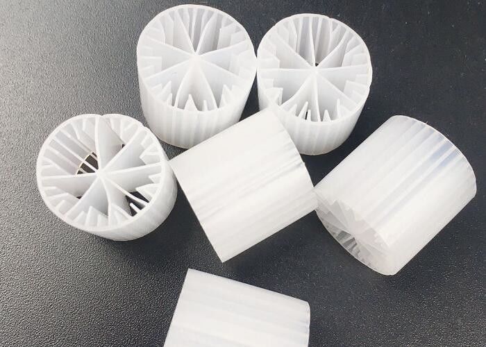HDPE Biyokütle Plastik Filtre Medyası 15 * 15mm WWTP SBR Teknoloji Taşıyıcı için