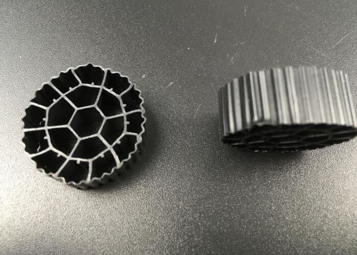 Siyah Renkli K3 Endüstriyel Su Temizliği için MBBR Filtre Taşıyıcı 25 * 10mm