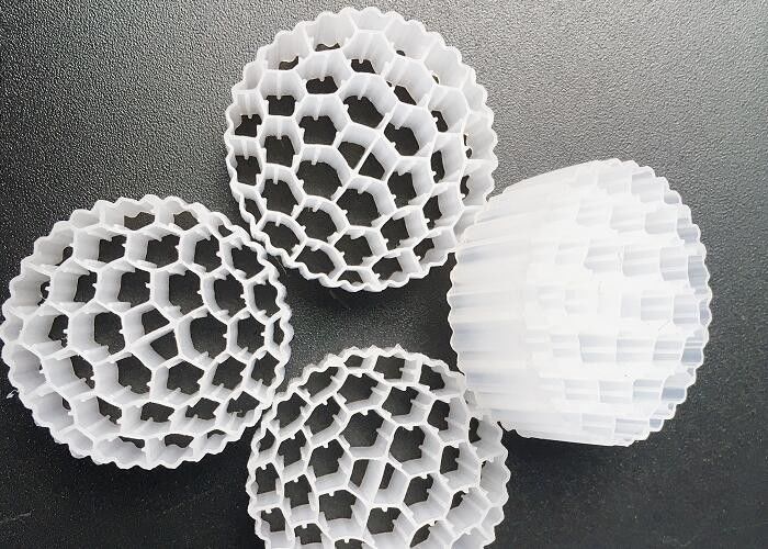 Aerobik Plastik MBBR K1 BIO Filtre Medyası Kanalizasyon 800m2 / M3 Yüzen taşıyıcı