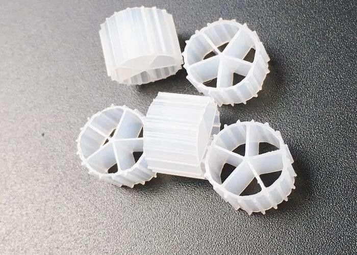 UV Dirençli HDPE 10 * 7MM MBBR BIOBALLS IFAS işlemi 5 oda fda güvenli malzeme yüzen ortam ucuz fiyat