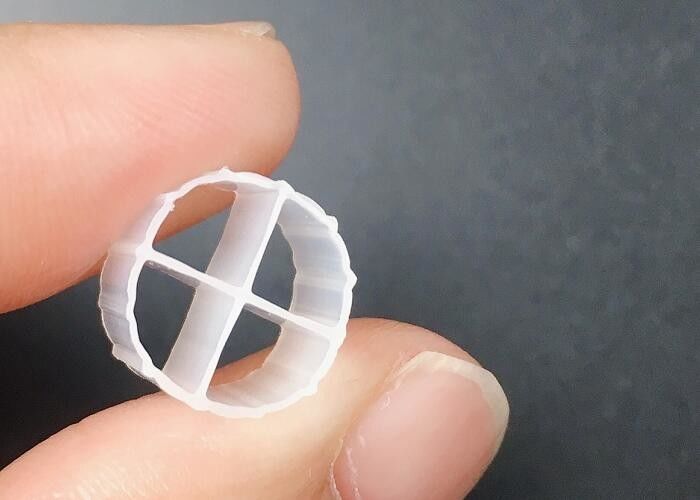 PE01 KALDNES SBR Süreci Mbbr Filtre Medyası 12*9mm HDPE Güvenli Malzeme