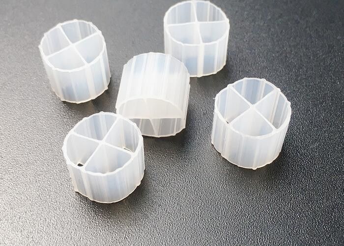 Akvaçülüm Balık Çiftliği MBBR Bio Filtre Medyası 12*9mm Hdpe Beyaz Biyo topları Sbr Süreci