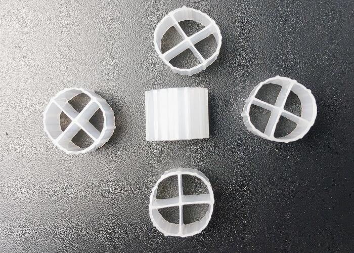 Akvaçülüm Balık Çiftliği MBBR Bio Filtre Medyası 12*9mm Hdpe Beyaz Biyo topları Sbr Süreci