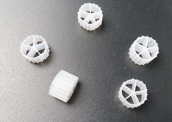 Stokta K1 MBBR Su Arıtma Tesisi 10 * 7mm Biyo hücre Mbbr Filtre Medyası