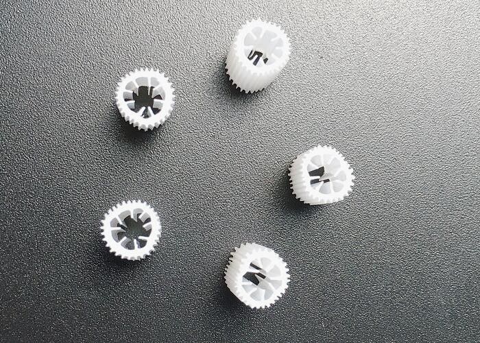 Endüstriyel HDPE Filtre Medyası HIPS Malzeme 5 * 5mm Boyut SGS Sertifikasyonu Özel Renk