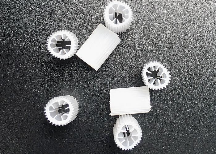 Endüstriyel HDPE Filtre Medyası HIPS Malzeme 5 * 5mm Boyut SGS Sertifikasyonu Özel Renk