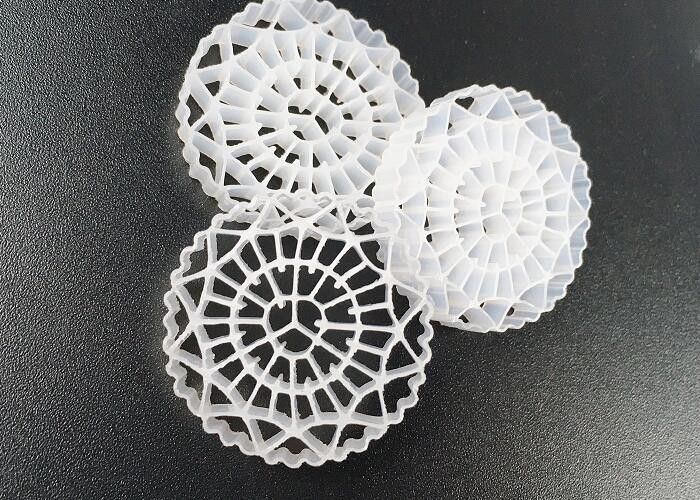 Doğal Renkli MBBR Filtre Medyası Yüksek Yüzey Alanı 25mm X 4mm Boyutu