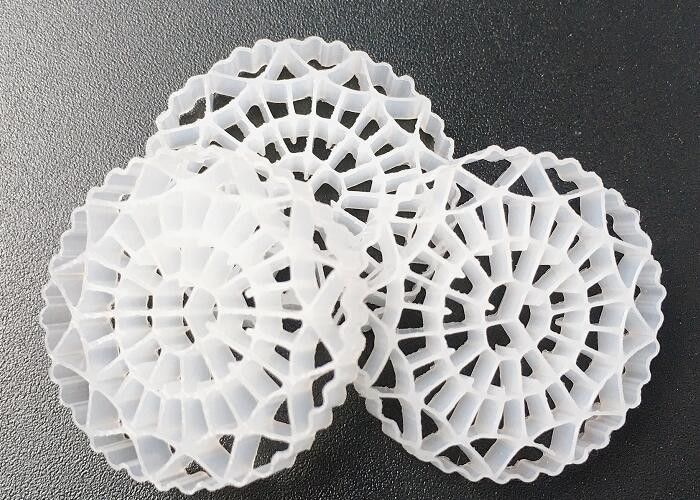 Doğal Renkli MBBR Filtre Medyası Yüksek Yüzey Alanı 25mm X 4mm Boyutu