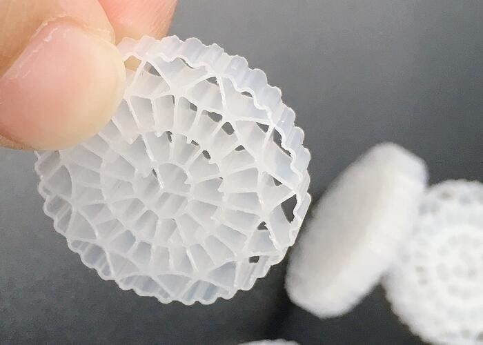 PE63 çiçek şekli MBBR Bio Media With Big Surface Area 1200m2/m3 yüzey alanı