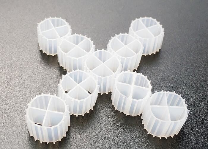 Kanalizasyon Arıtma Hareketli Yatak Filtre Medya biyopip Düşük Enerji Tüketimi Fab medya k1 11*7mm beyaz renk