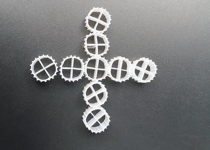 İyi Çarpışma Direnci Koi Yüzen Filtre Medyası Hareketli Yatak Biofiltre Kendini Temizlemek