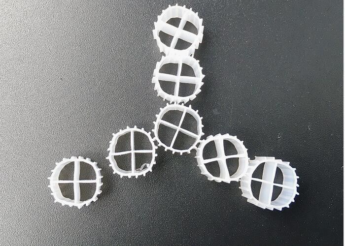 MBBR Biyofilter Medya Biyoçipler 0.96 - 0.98g / Cm3 yoğunluk RAS için Akvaçülüğü FAB biyo medya