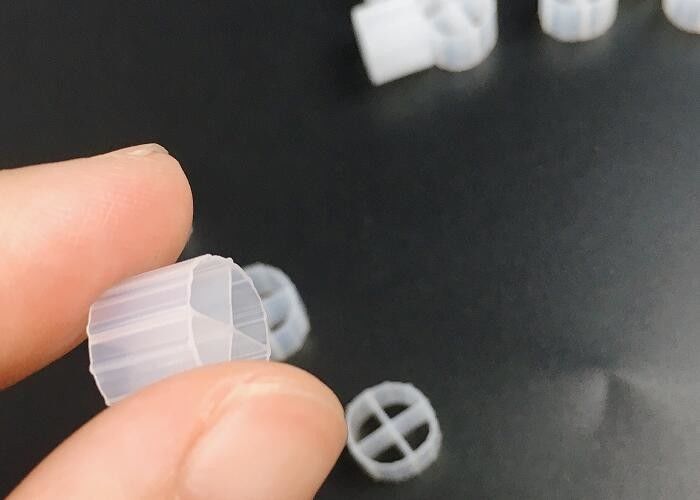 HIPS Beyaz Renk Plastik Biyo Medya, Taşınabilir Yatak Biofiltre 12*9mm Boyut