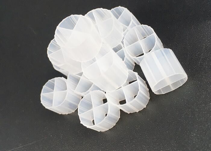 Hdpe'den yapılmış atık su arıtma için plastik koi havuzu yüzen biyo medya