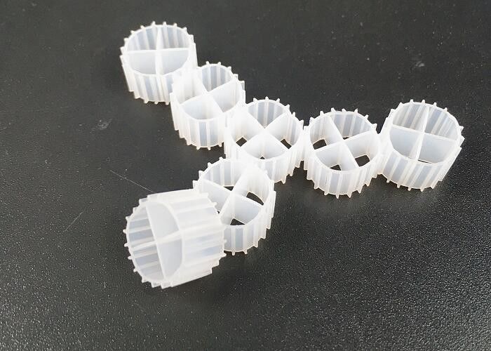 Beyaz Renkli MBBR Havuz Biyo hücre Filtre Medyası Virgin HDPE Malzemesi Ve RAS için Yüzen