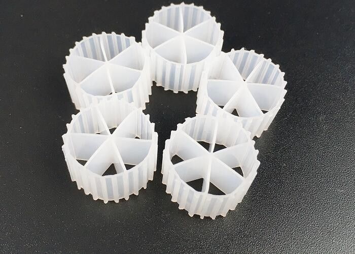 Biyoçip Balık Havuzları MBBR K1 Filtre Medyası 20 Yıl Uzun Yaşam Süresi 25mm X 12mm