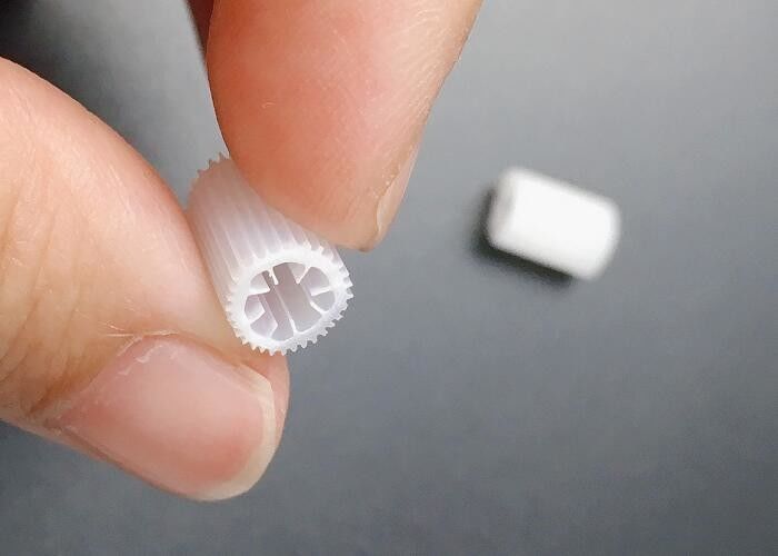 Virgin HIPS Malzemesi MBBR Filtre Medyası Su temizliği için yüzen mikro biyopip Medyası