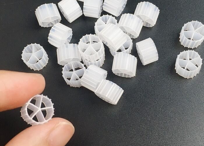 Beyaz 5 delikli bakire HDPE Filtre Medyası Uzun ömür 10mm X 7mm Boyut