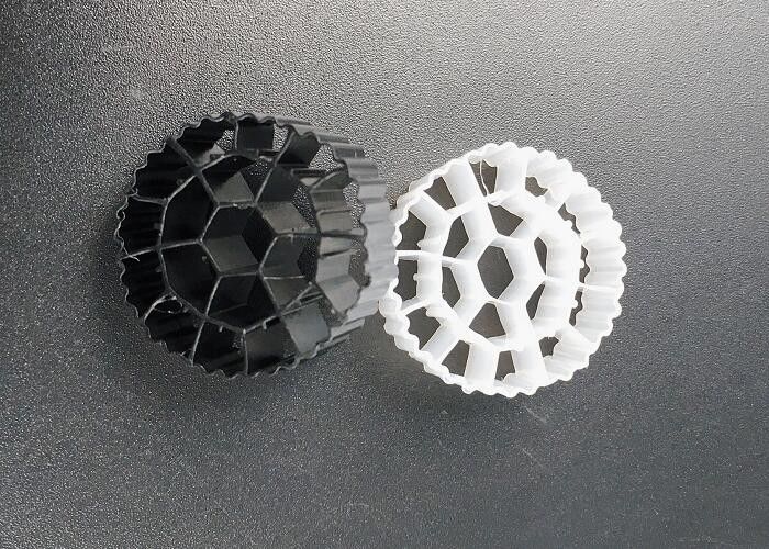 Plastik MBBR Biyo Medya HDPE K3 Akvaponik Filtre Medyası 500 m2/m3 fda güvenli malzeme biyopip biyoküresel toplar