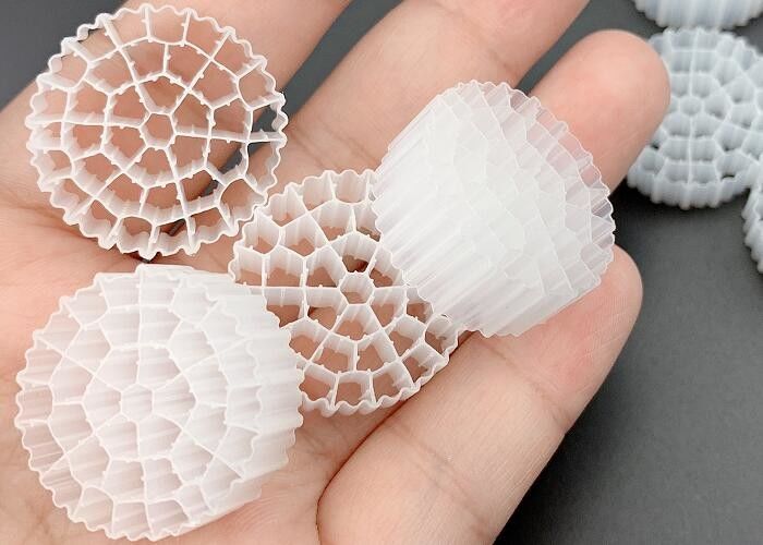 FDA PE37 25*10MM Beyaz HDPE MBBR Yüzen Filtre Medyası