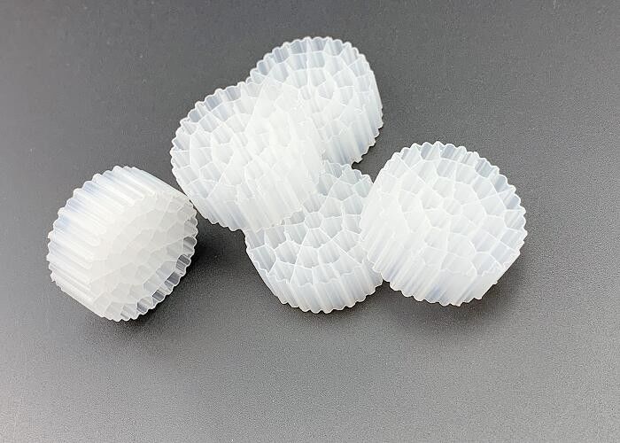 Su Arıtma Büyük yüzey alanı MBBR Biyo hücre filtre ortamı 25*10MM