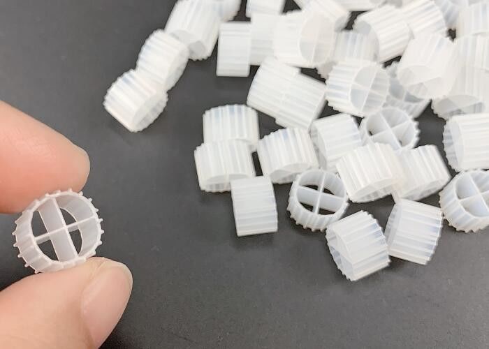 11*7mm Doğal Renkli Ve Bakire HDPE Malzemesi MBBR Biofilm Taşıyıcı Üretici