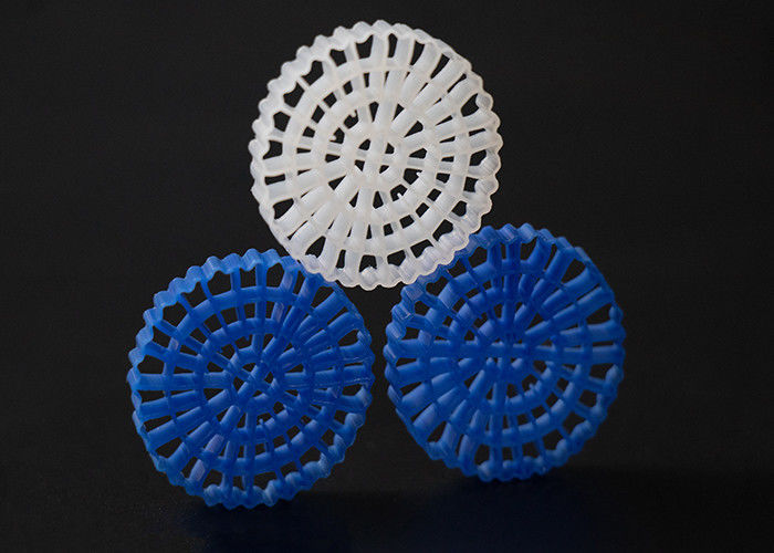 Kanalizasyon Arıtma Plastik Filtre Medyası MBBR HDPE biomover büyük 1200 m2/m3 Yüzey Alanı IFAS ekipmanları