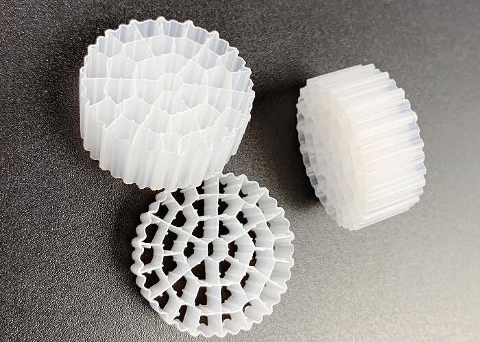 FDA Güvenli A / O Teknolojisi MBBR Plastik Filtre Medyası Beyaz Hdpe Malzemesi