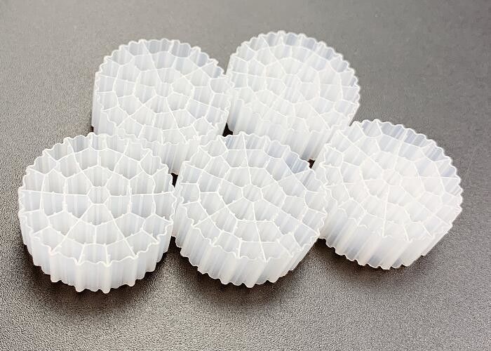 Virgin HDPE IFAS Teknolojisi MBBR Yüzen Filtre Medyası Beyaz Renk