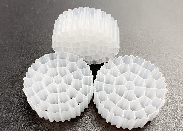 Plastik Biyo Medya Ekstrüzyon Boru Biyotüp MBBR Kaldnes Filtre Medyası Herhangi Bir Renk