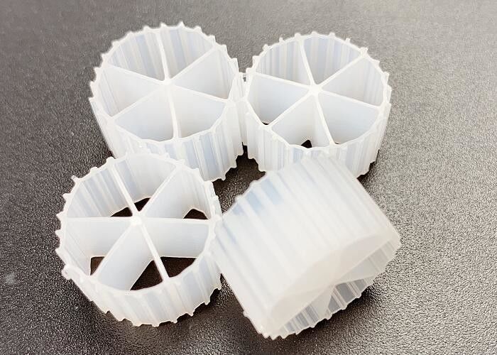 PE04 Büyük Yüzey Alanı Beyaz Renk MBBR Bio Media 6 Oda 800m2/M3