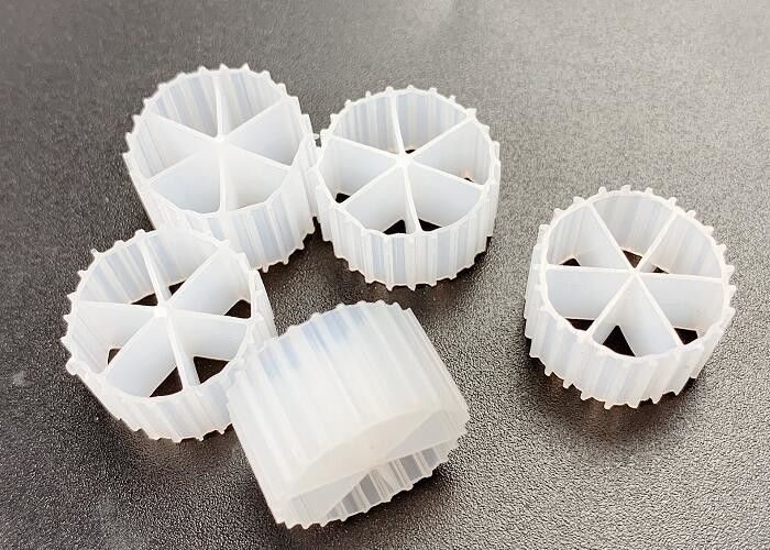 PE04 Büyük Yüzey Alanı Beyaz Renk MBBR Bio Media 6 Oda 800m2/M3