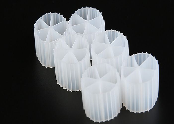 Balık Havuzları MBBR Bio Media K1 Hareketli Yatak Filtresi Bakire HDPE Malzemesi % 85 Gözeneklilik