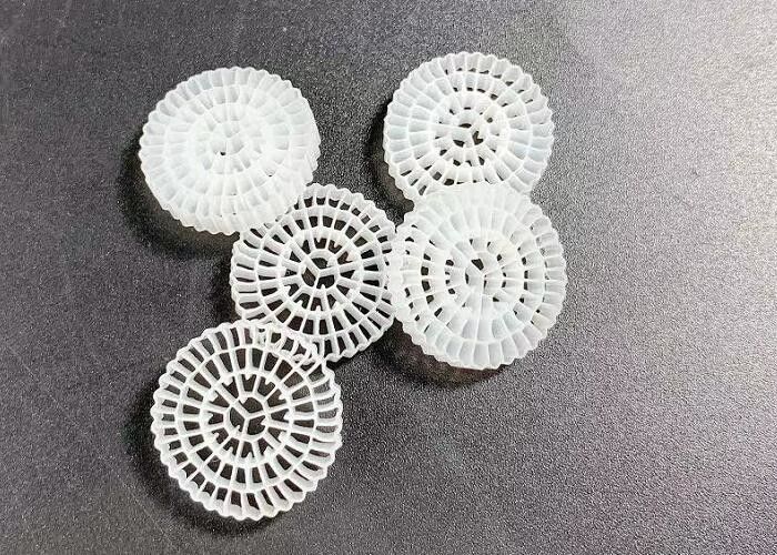 75 Oda Biyo hücre MBBR Filtre Medyası RAS Akvakültürü için Süper Karburizasyon
